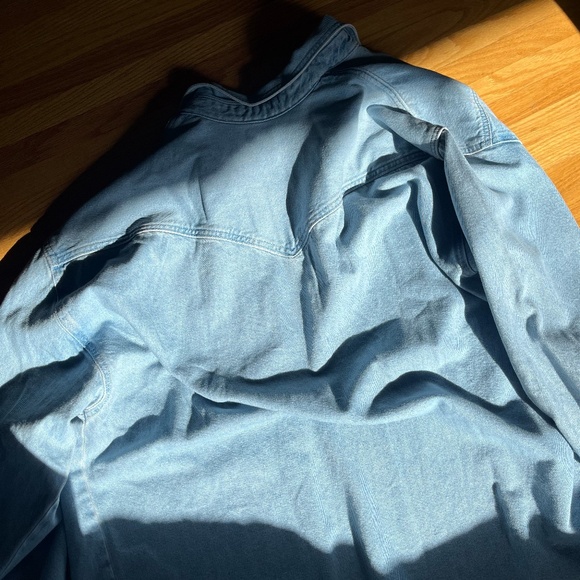 NEVER WORN Levis Denim Overshirt XL in light blue - Picture 4 of 4